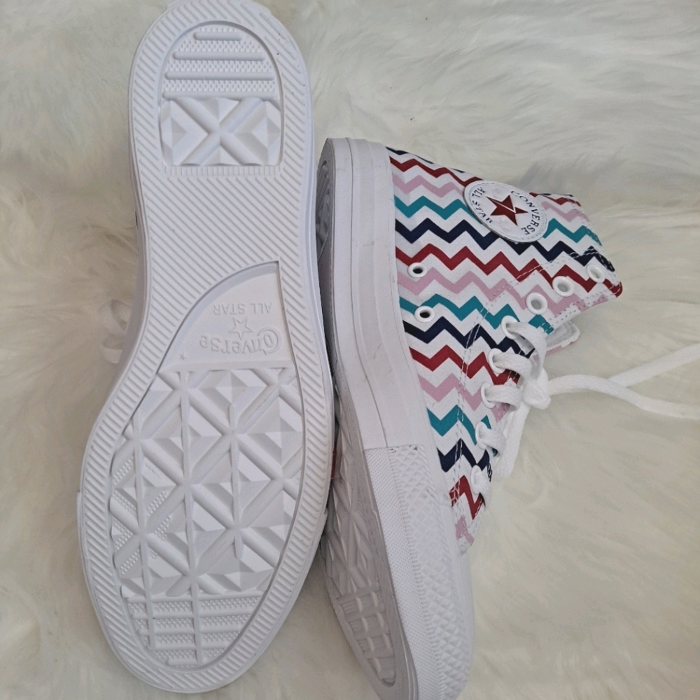 NWOT CTAS HI White/University Red sz. 9.5 W